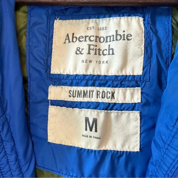 Abercrombie and Fitch summit rock down vest. Size M. Blue. - Picture 3 of 6